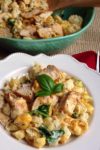 Creamy Cajun Chicken Mac and Cheese | www.withpeanutbutterontop.com