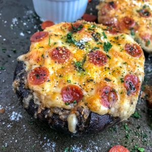Spinach Dip Stuffed Portobello Mushrooms - a delicious, guilt-free, low-carb combination of spinach dip and pizza! Easy to make and sure to be a hit with your family and friends! #easyappetiziers #appetizer #lowcarb #stuffedmushrooms | https://withpeanutbutterontop.com