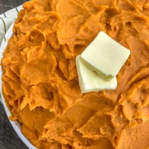 Creamy Mashed Sweet Potatoes - creamy, fluffy sweet potato perfection! Full of brown sugar, cinnamon flavoring, but on the lighter side! Perfect side dish for your holiday gatherings! #mashedsweetpotatoes #sweetpotatoes #thanksgiving #thanksgivingdinner | https://withpeanutbutterontop.com