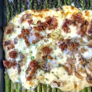 Garlic Roasted Asparagus and Bacon Gratin - the ultimate au gratin vegetable dish you will ever try! Oven-roasted asparagus topped with garlic, shallots, and the creamiest three-cheese sauce! Perfect side dish to any meal and for any occasion! #asparagus #augratin #sidedish | https://withpeanutbutteronto.com