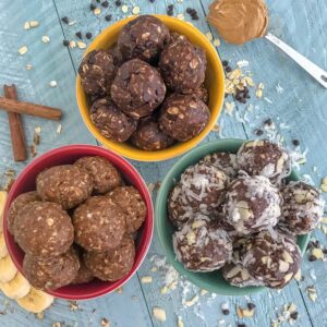 Got a sweet tooth craving that you can't kick? Need a healthy alternative to do so? Then try these No-Bake Oatmeal Energy Bites! Three delicious flavors to choose from that are easy and kid-friendly! #mealprep #proteinbites #energybites #oatmeal #nobake | https://withpeanutbutterontop.com