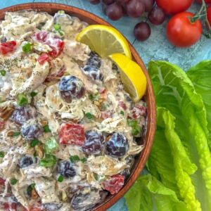 Healthy Garden Chicken Salad - an easy and quick lunch or meal prep option that comes together effortlessly! Loaded with vegetables and flavor! A great low-carb, high-protein meal option. #mealprep #lunch #healthychickensalad #chickensalad | https://withpeanutbutterontop.com