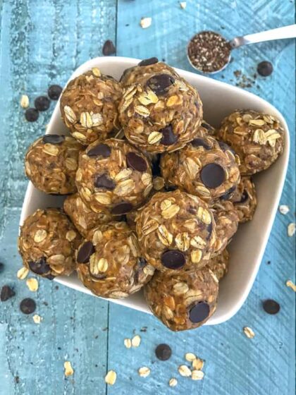 Healthy No-Bake Peanut Butter Protein Bites - delicious, easy to make protein bites that are loaded with old fashioned oats, creamy peanut butter, and flax seeds! Sweetened to perfection with honey and chocolate chips. Perfect prep ahead option for a breakfast or snack on-the-go! #proteinbites #peanutbutter #nobake | https://withpeanutbutterontop.com