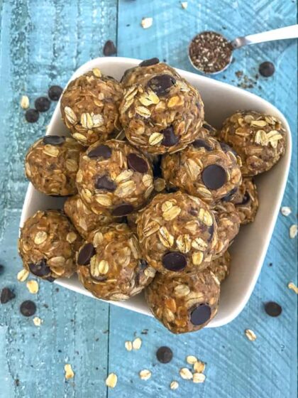 Healthy No-Bake Peanut Butter Protein Bites - delicious, easy to make protein bites that are loaded with old fashioned oats, creamy peanut butter, and flax seeds! Sweetened to perfection with honey and chocolate chips. Perfect prep ahead option for a breakfast or snack on-the-go! #proteinbites #peanutbutter #nobake | https://withpeanutbutterontop.com