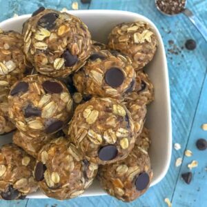 Healthy No-Bake Peanut Butter Protein Bites - delicious, easy to make protein bites that are loaded with old fashioned oats, creamy peanut butter, and flax seeds! Sweetened to perfection with honey and chocolate chips. Perfect prep ahead option for a breakfast or snack on-the-go! #proteinbites #peanutbutter #nobake | https://withpeanutbutterontop.com