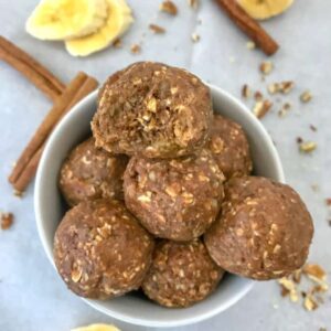 No-Bake Banana Bread Bites - easy, delicious and nutritious! The perfect make-ahead snack or treat to help you curb your sweet tooth! #bananabread #energyballs #nobake #oatmealballs | https://withpeanutbutterontop.com
