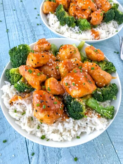 Sweet Sriracha Chicken Bowls - Chicken that is juicy, tender and coated in a sweet and spicy sticky combination of honey and sriracha. Everything comes together in 30 minutes and makes for the perfect dinner or meal prep option! #mealprep #sweetsriracha #sriracha #chicken | https://withpeanutbutterontop.com