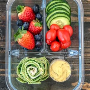 Turkey Pinwheel Meal Prep - done 2 ways! Very easy to make, come together quickly, and great for school or work lunches! Guaranteed to be kid-friendly and a staple meal prep recipe in your kitchen! #mealprep #turkeypinwheels #pinwheels #healthylunches | https://withpeanutbutterontop.com