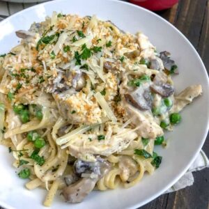 An easy and addicting comfort dish! All comes together in the Instant Pot and guaranteed to become a new family favorite! Chunks of chicken, beefy baby portobello mushrooms, and linguine - all in a creamy, parmesan cheese sauce. Truly addicting! #tetrazzini #chickentetrazzini #instantpot #pasta | https://withpeanutbutterontop.com