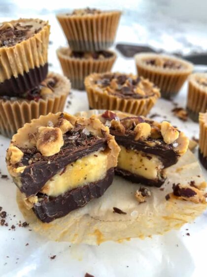 These bites are made with a handful of healthy ingredients, come together in 15 minutes, are kid-friendly and guaranteed to become your new go-to treat! Made with chocolate, bananas, peanut butter, coconut oil and hazelnuts - they are sure to be a hit! #chunkymonkey #frozenbites #chocolate #peanutbutter #bananabites #healthy | https://withpeanutbutterontop.com